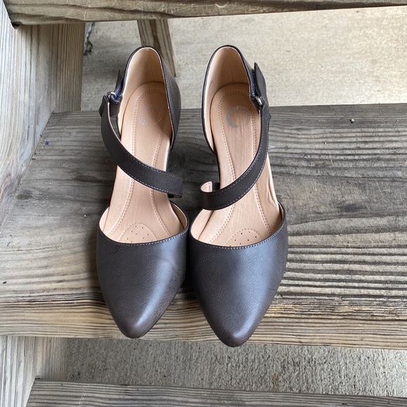 Brown tee strap small heels - Picture 5 of 8